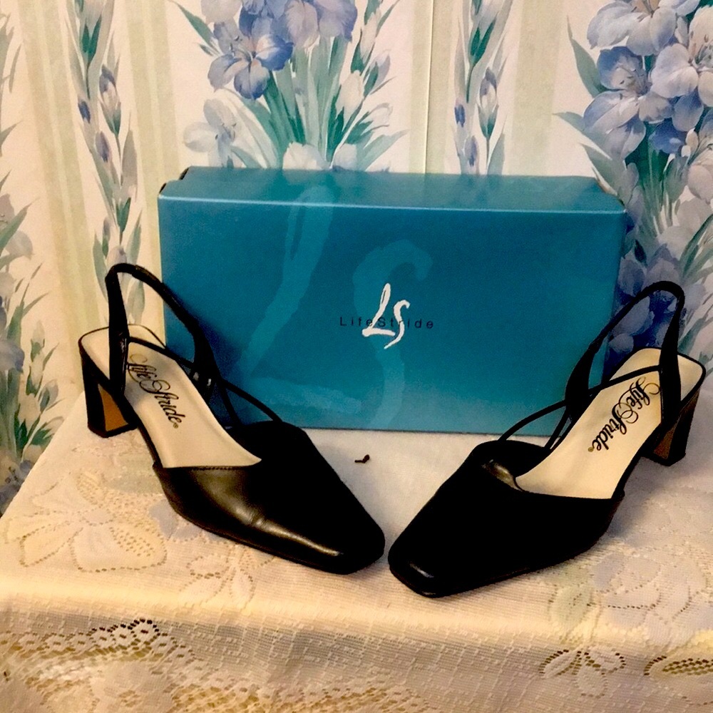 Life Stride Women's Classic Navy Slingback Heels